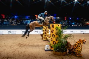 Cavaleiros candidatos ao título do GP Longines no 34º Indoor na SHP já cumpriram o 1º esquenta no Indoor 2024