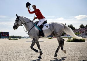 Cavalo campeão nas Olimpíadas pertence ao craque alemão Thomas Muller