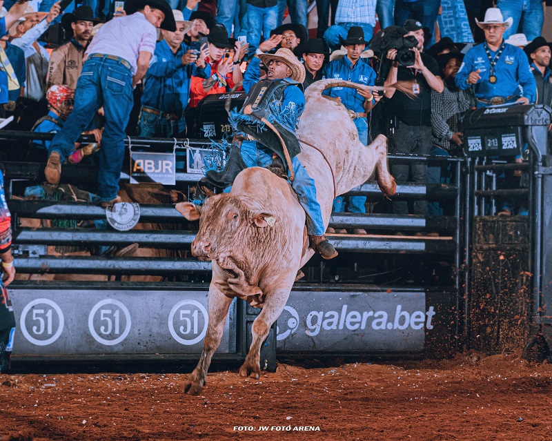 Competidor de Araraquara leva a maior nota da segunda noite da Liga Nacional de Rodeio