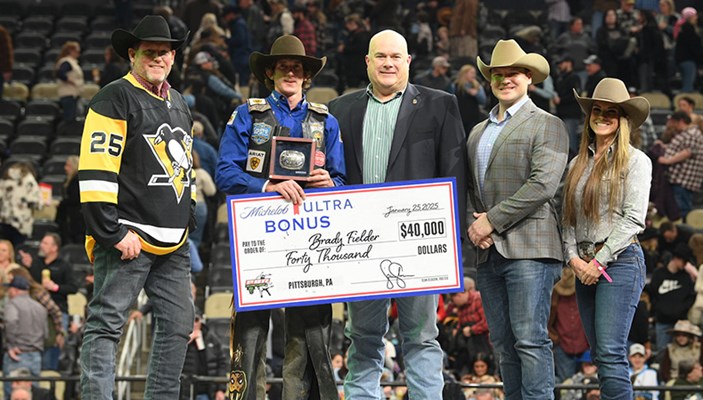 Brady Fielder vence em Pittsburgh e assume liderança do ranking mundial da PBR