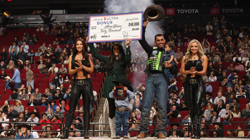 Lucas Divino vence segundo evento da PBR em três semanas