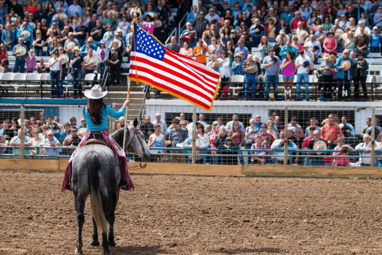 Memorial Day: patriotismo no rodeio americano