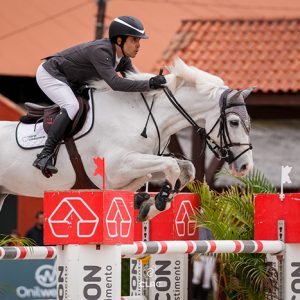 Ivo Roza Filho com Umburanas Legendary JMen é o campeão do GP nos 80 anos da Sociedade Hípica Paranaense