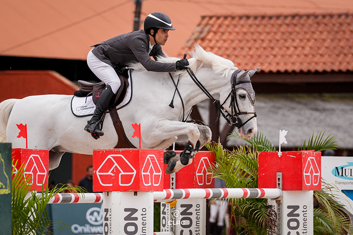 Ivo Roza Filho com Umburanas Legendary JMen é o campeão do GP nos 80 anos da Sociedade Hípica Paranaense