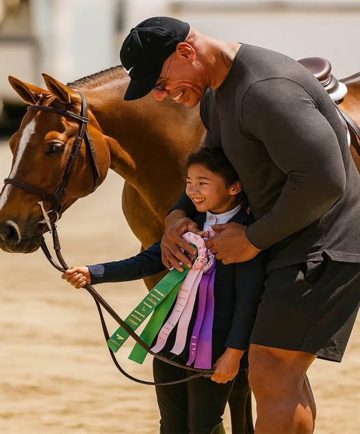 ‘The Rock’ é um pai orgulhoso de uma linda amazona