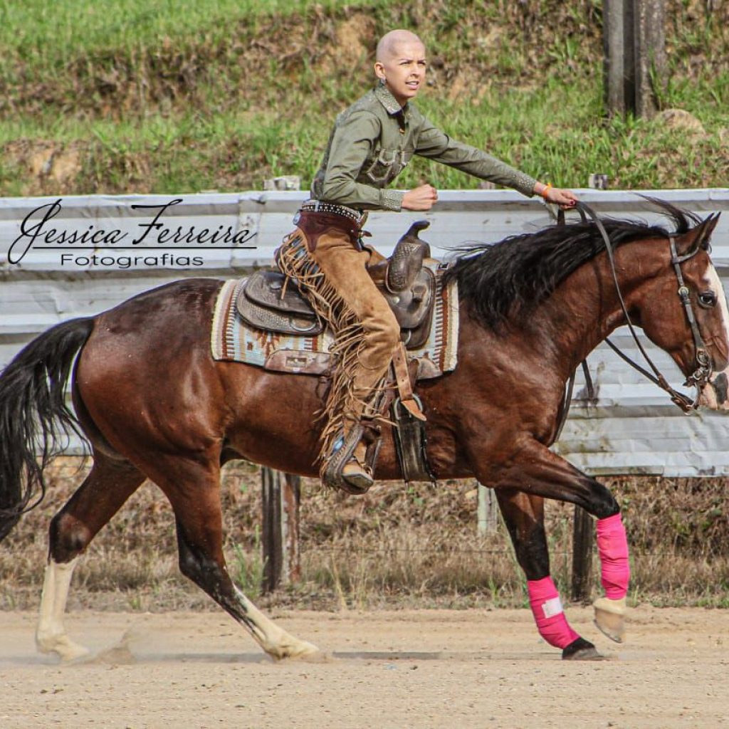 Entre cavalos e coragem: o poder da equitação na jornada do autocuidado