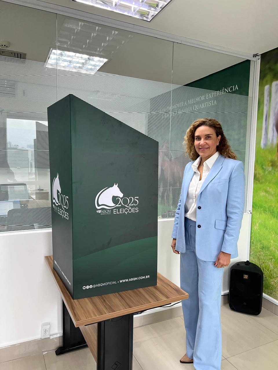 Mônica Ribeiro fecha ciclo como 1ª presidente mulher da ABQM com governança renovada, base jovem fortalecida e eventos mais estruturados