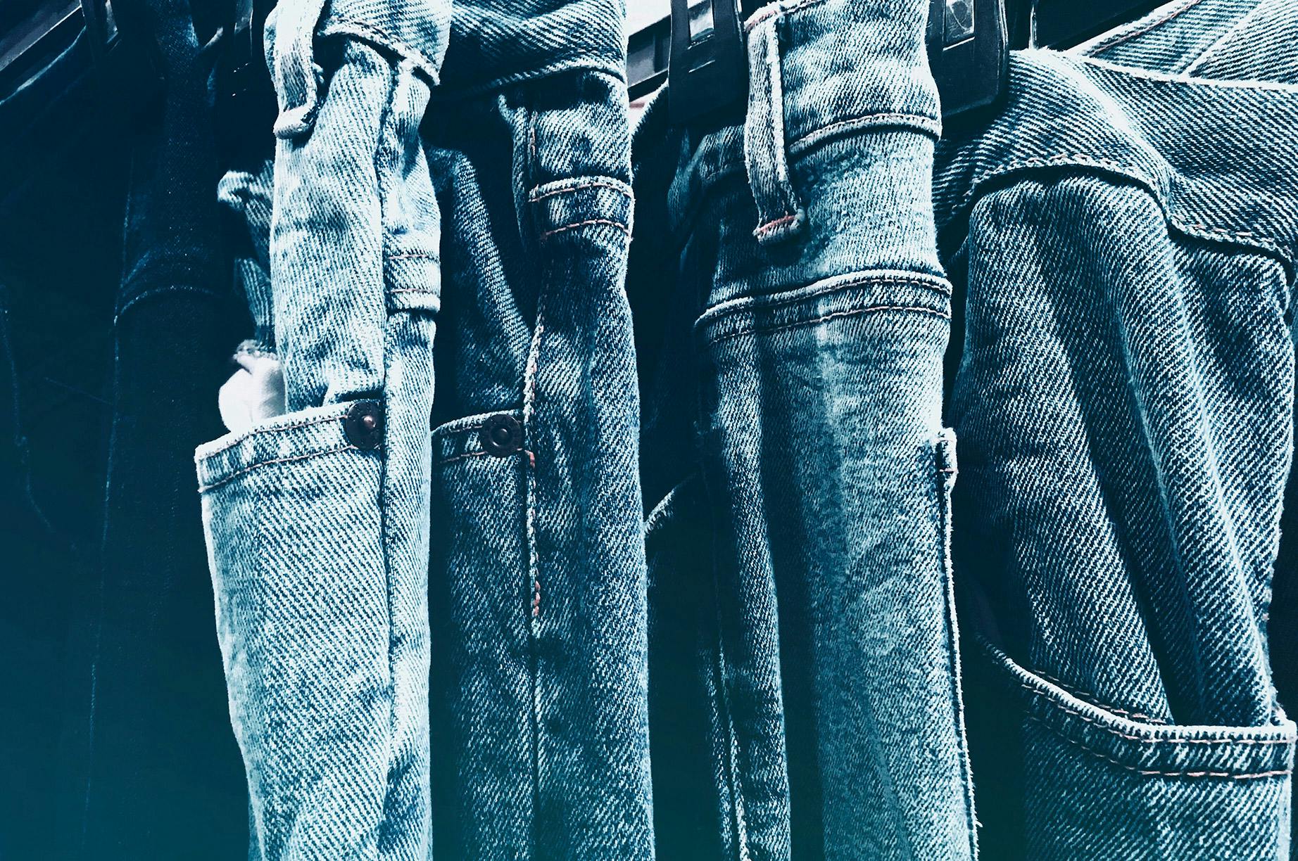As principais tendências de jeans que você verá em todos os lugares em 2026