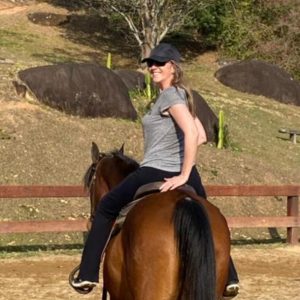 Cris Durante Guardia: a força feminina que ajuda a construir o futuro do Cavalo Árabe no Brasil