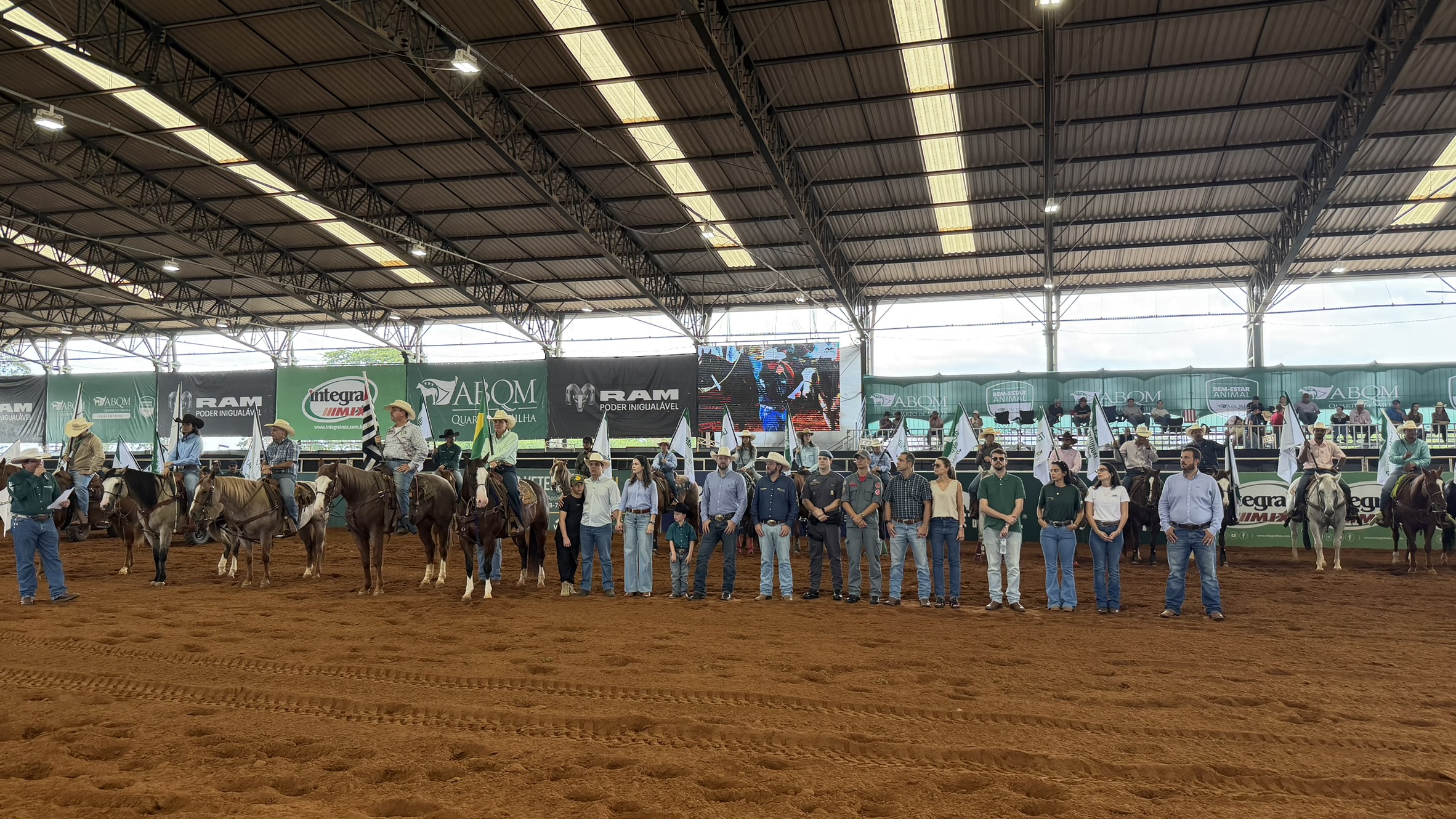 Abertura do 35º Congresso Brasileiro da ABQM reúne autoridades, emoção e celebra a força da família quartista em Araçatuba