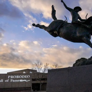 PRCA anuncia mudança de sede para Cheyenne e reforça conexão com a tradição do rodeio