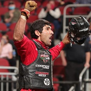 Silvano Alves entra para a história da PBR com homenagem no Hall da Fama do esporte