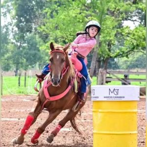 Aos 6 anos, Ana Luísa Carneiro faz história nos Três Tambores e coloca o Tocantins em evidência