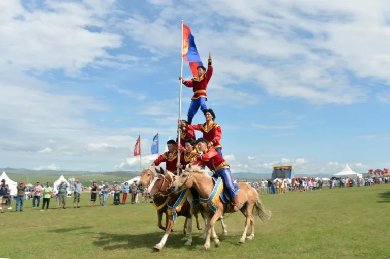 Mais de 12 mil cavalos protagonizam desfile histórico na Mongólia