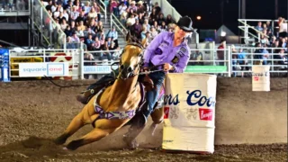 Kathy Grimes estabelece novo recorde mundial da WPRA nos Três Tambores