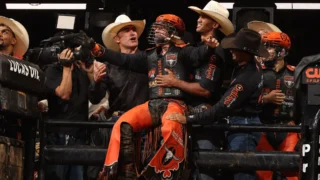 Astros da PRCA reforçam equipes na reta final da PBR Teams