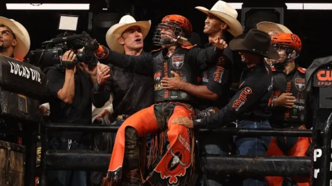 Astros da PRCA reforçam equipes na reta final da PBR Teams
